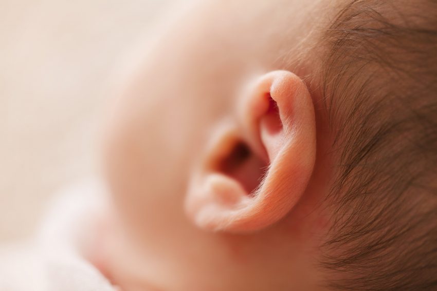 ¿Cómo sé si mi hijo tiene audición bilateral?