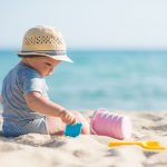 15 playas perfectas para visitas con niños en España bebe-playa